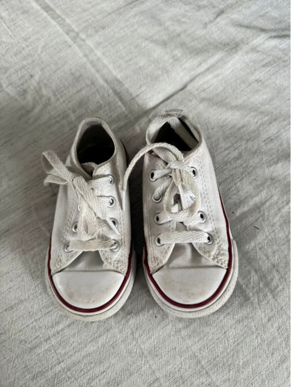 Converse white low top 6c